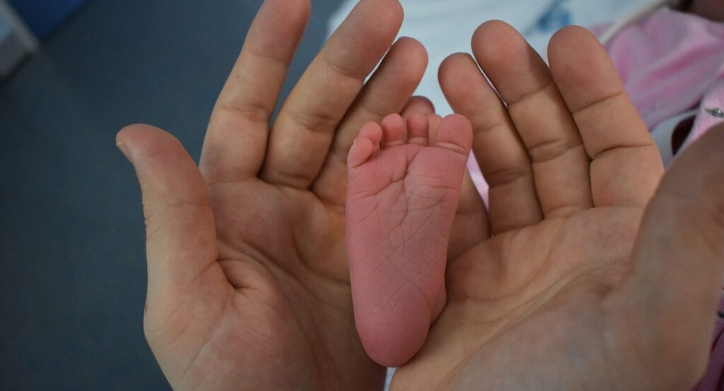 hands, foot, bebe, child, parents, parenting, bebe, bebe, bebe, bebe, bebe